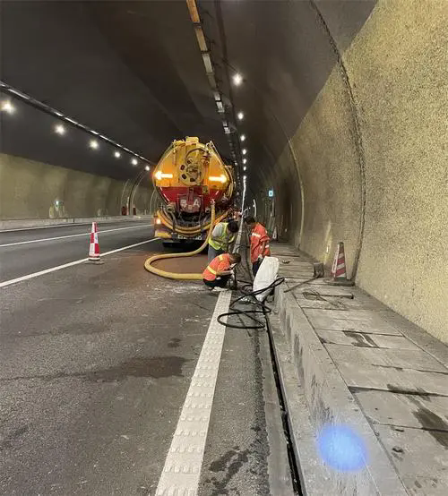 伊金霍洛隧道排水渠清淤